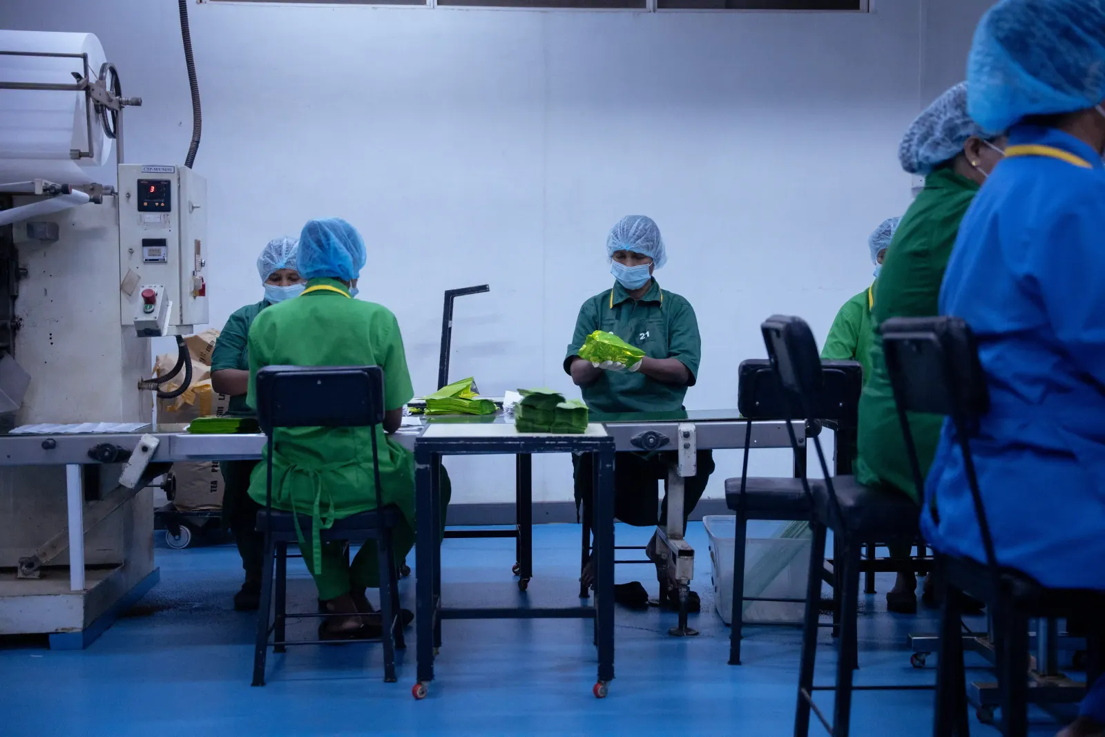 CTPE packing floor, team at work